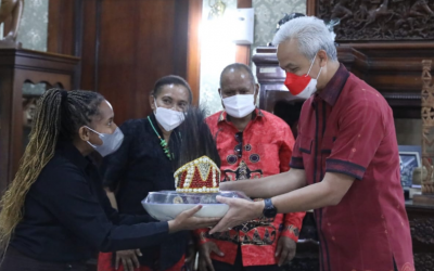 PUTRI DAERAH PAPUA BERHASIL MENYANDANG GELAR MASTER DARI MPWK UNDIP
